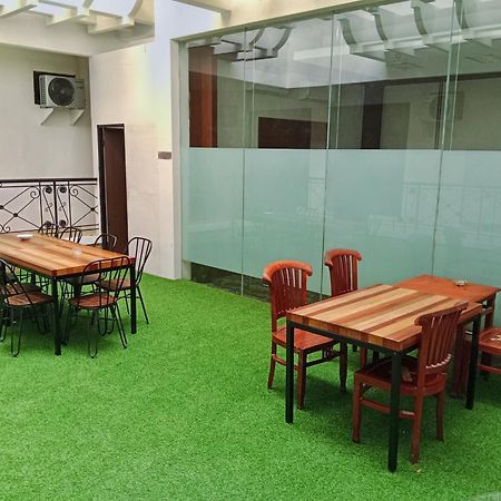 Andita Syariah Hotel Сурабая Экстерьер фото