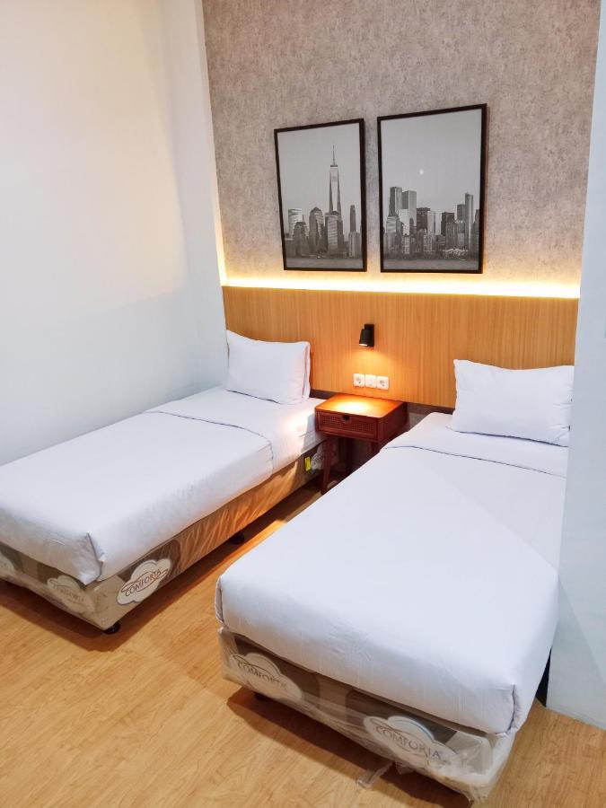 Andita Syariah Hotel Сурабая Экстерьер фото