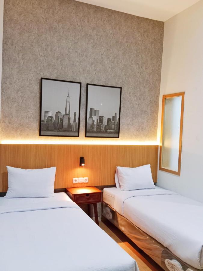 Andita Syariah Hotel Сурабая Экстерьер фото