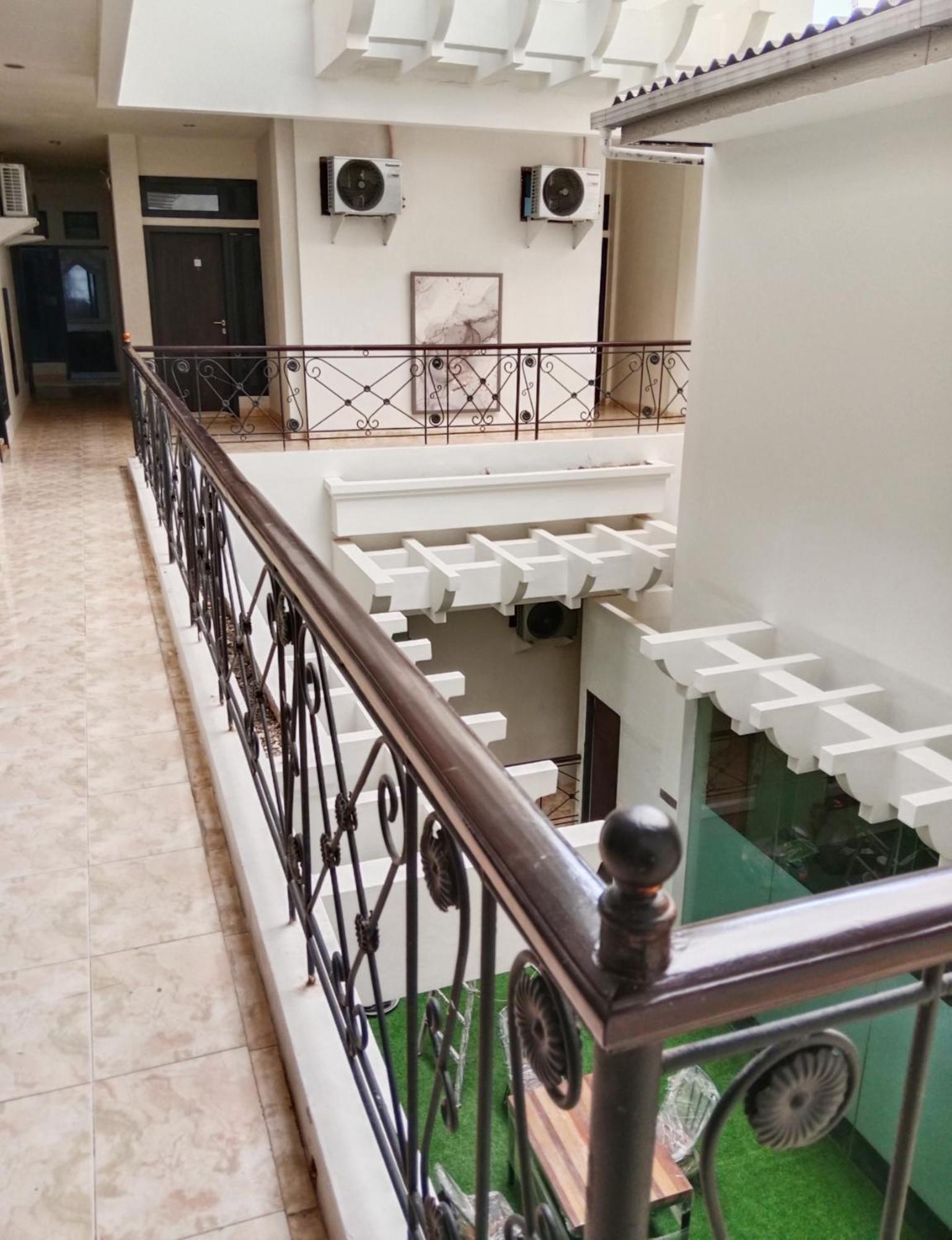 Andita Syariah Hotel Сурабая Экстерьер фото
