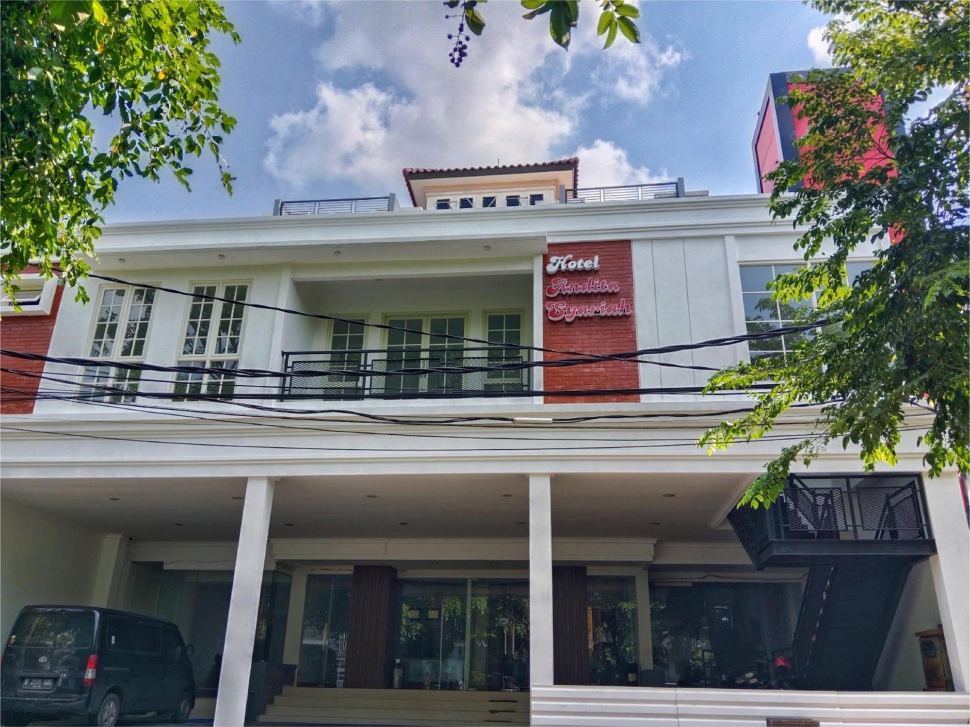 Andita Syariah Hotel Сурабая Экстерьер фото