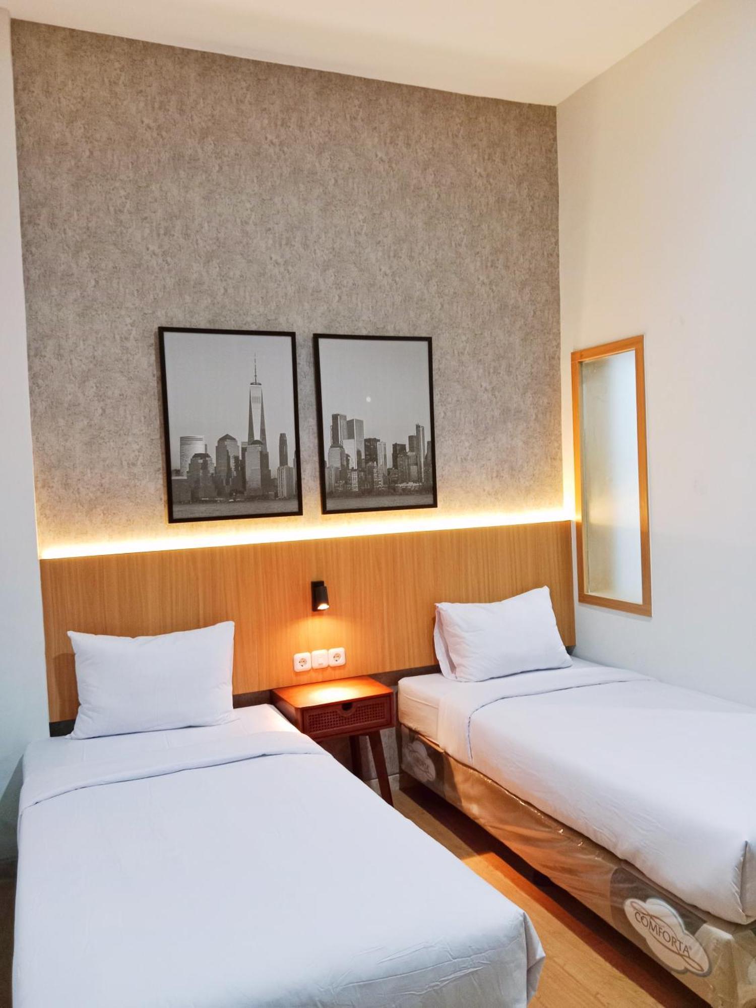 Andita Syariah Hotel Сурабая Экстерьер фото