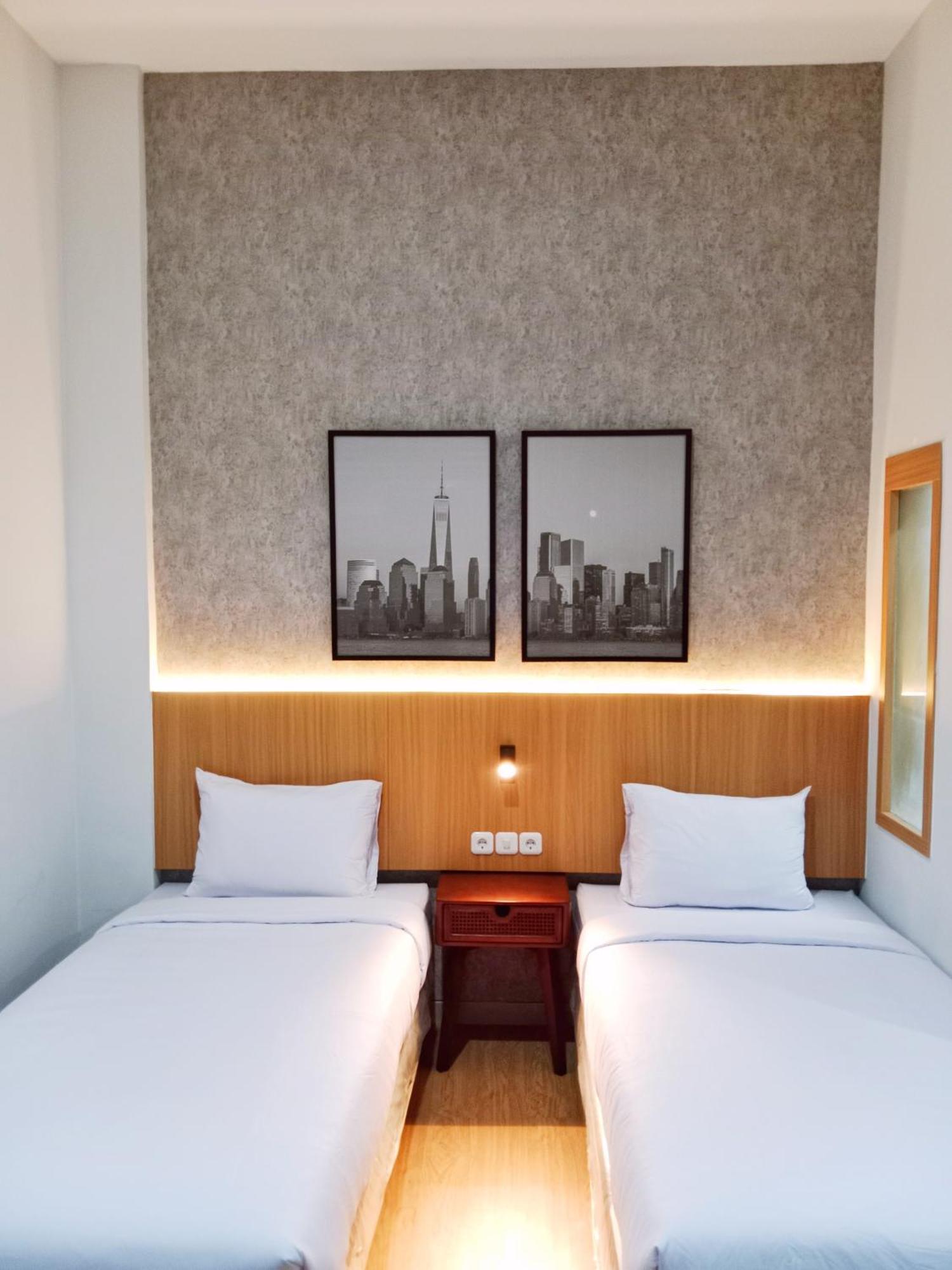Andita Syariah Hotel Сурабая Экстерьер фото
