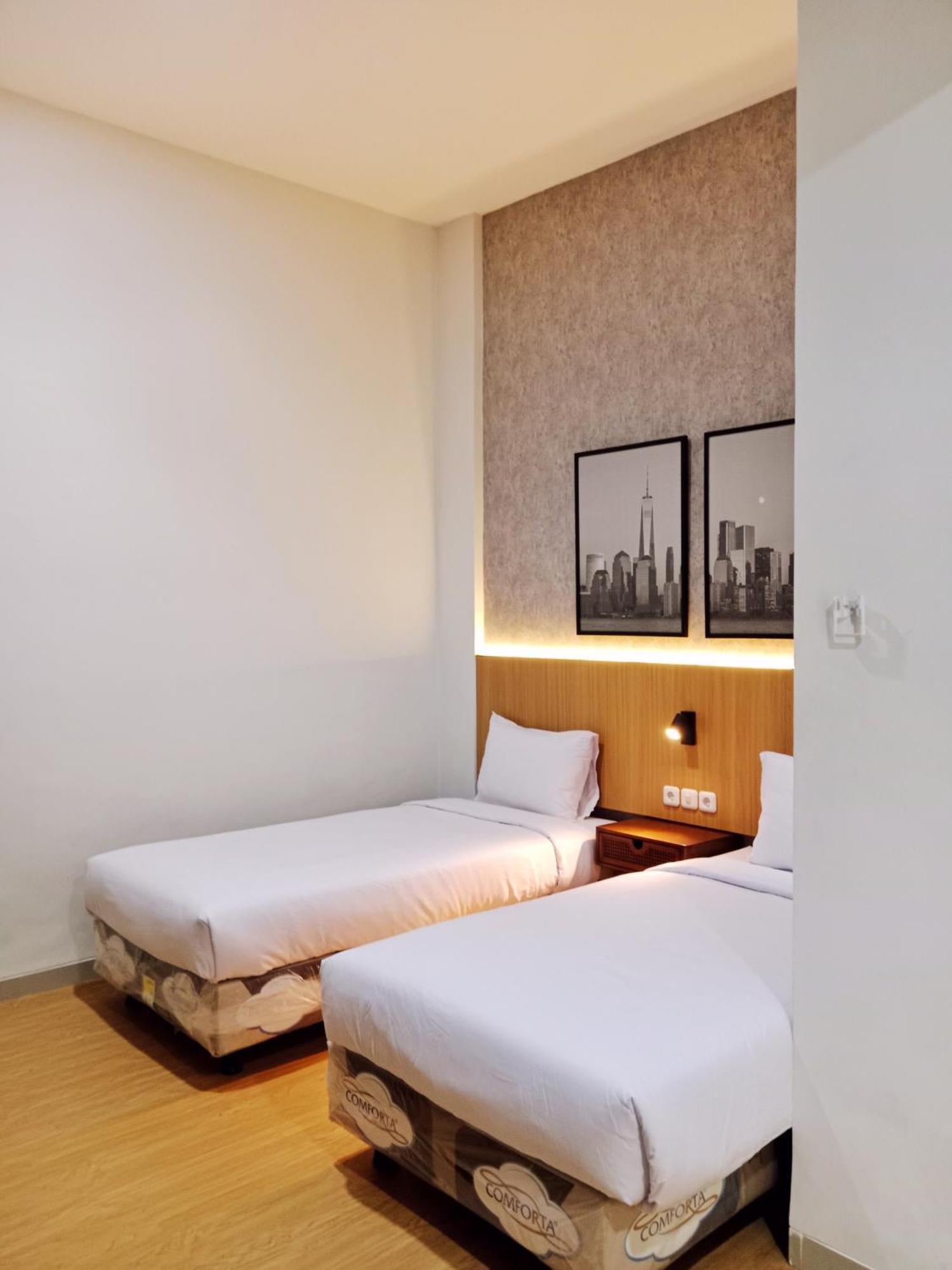 Andita Syariah Hotel Сурабая Экстерьер фото