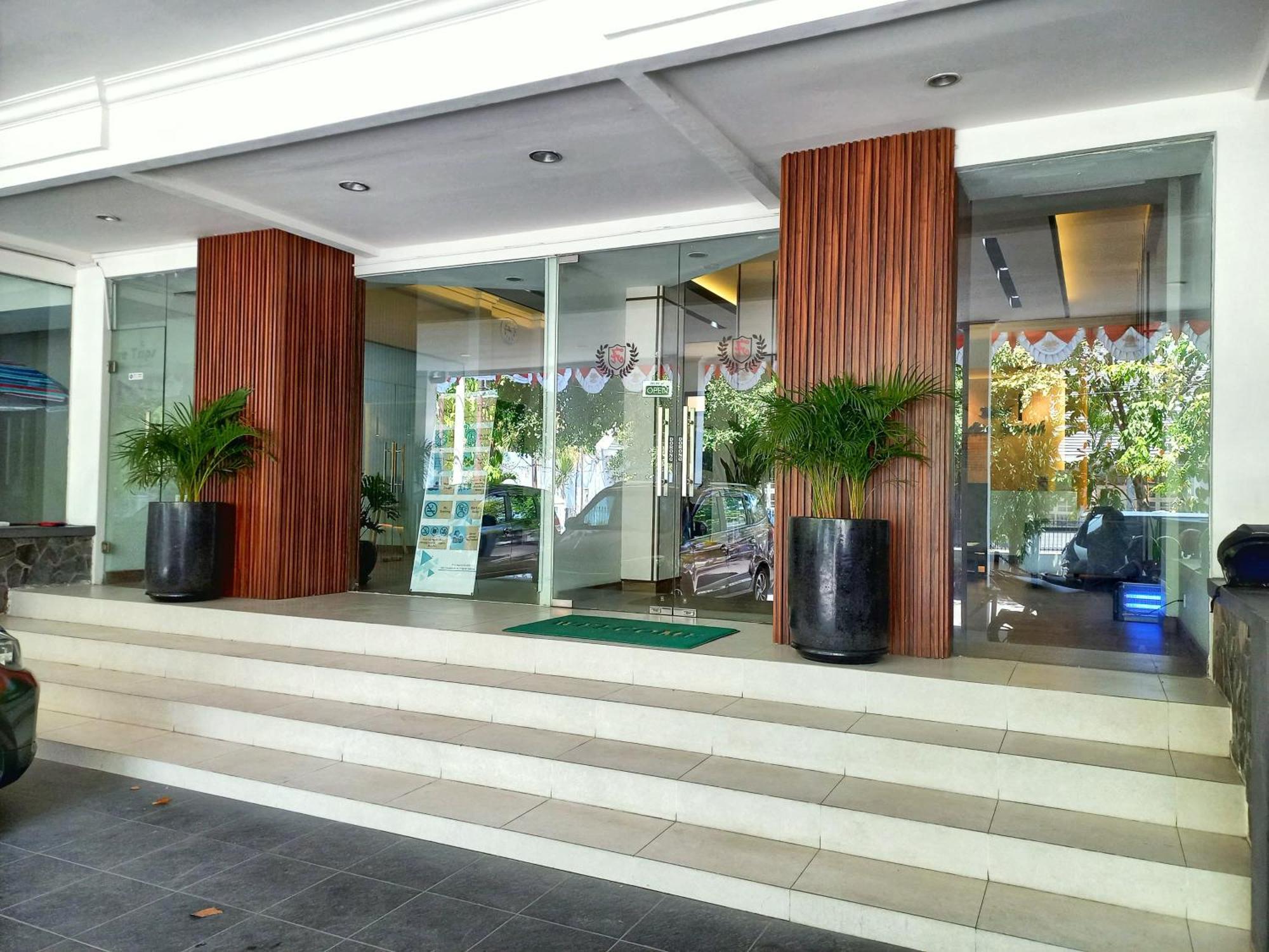 Andita Syariah Hotel Сурабая Экстерьер фото